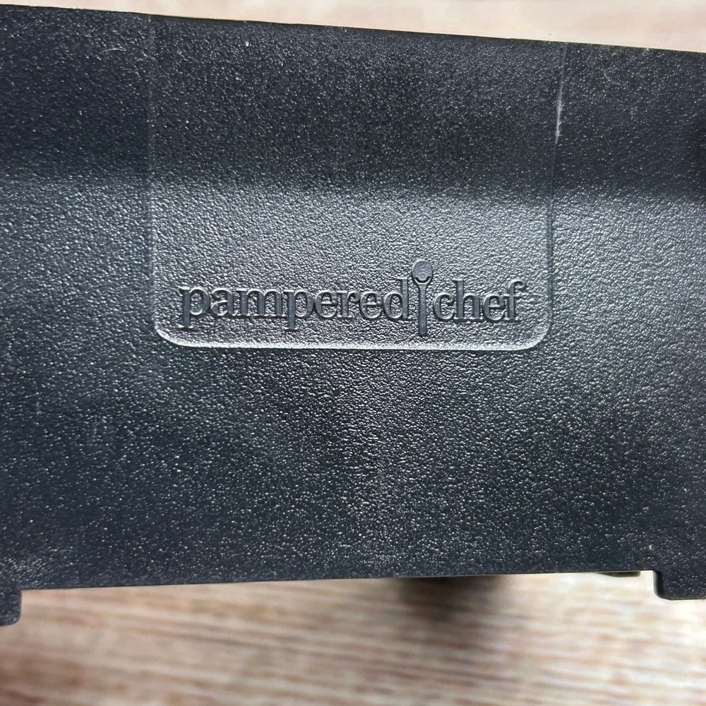 Pampered Chef Black Plastic Quick Vegetable Fruit & Cheese Slicer #1181‎